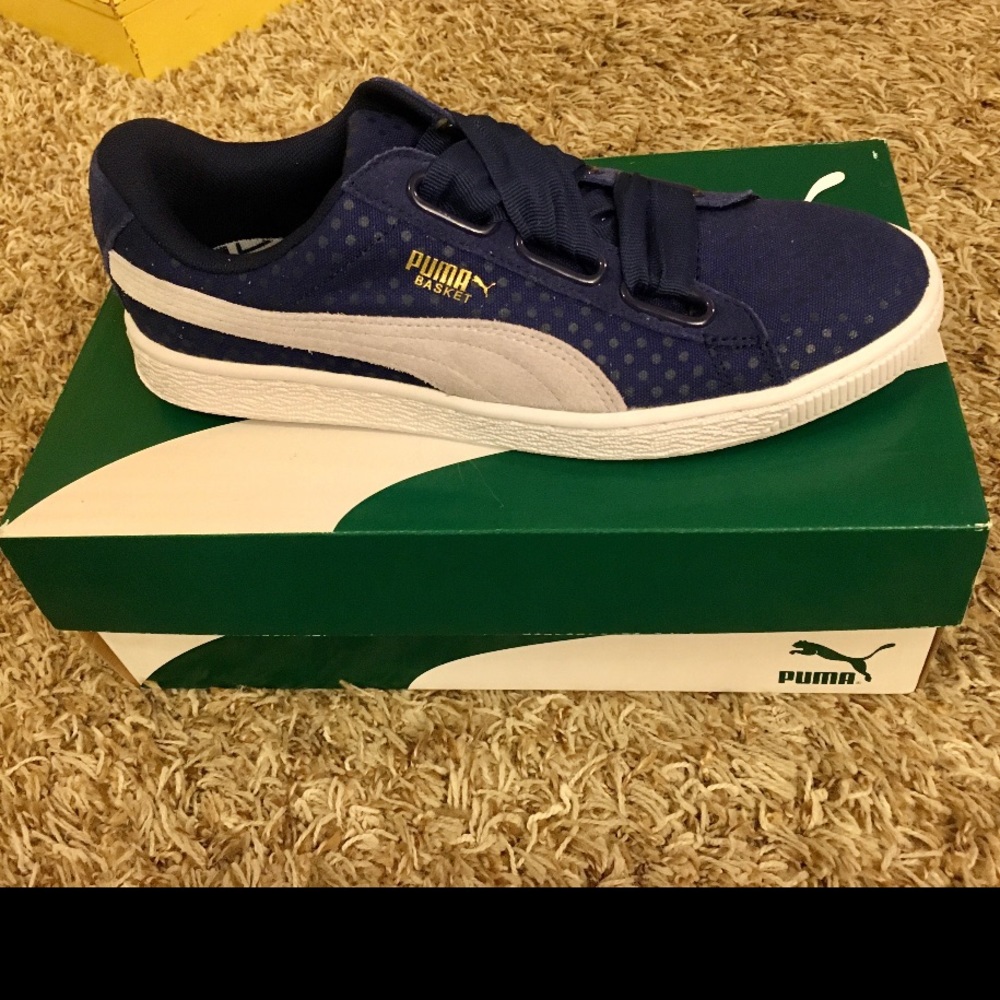 New Women’s Puma blue denim shoes. Size 8. $60
